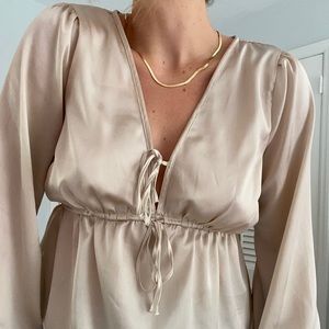 Abercrombie & Fitch silk long sleeve flowy tie top : blouse in Size Medium.